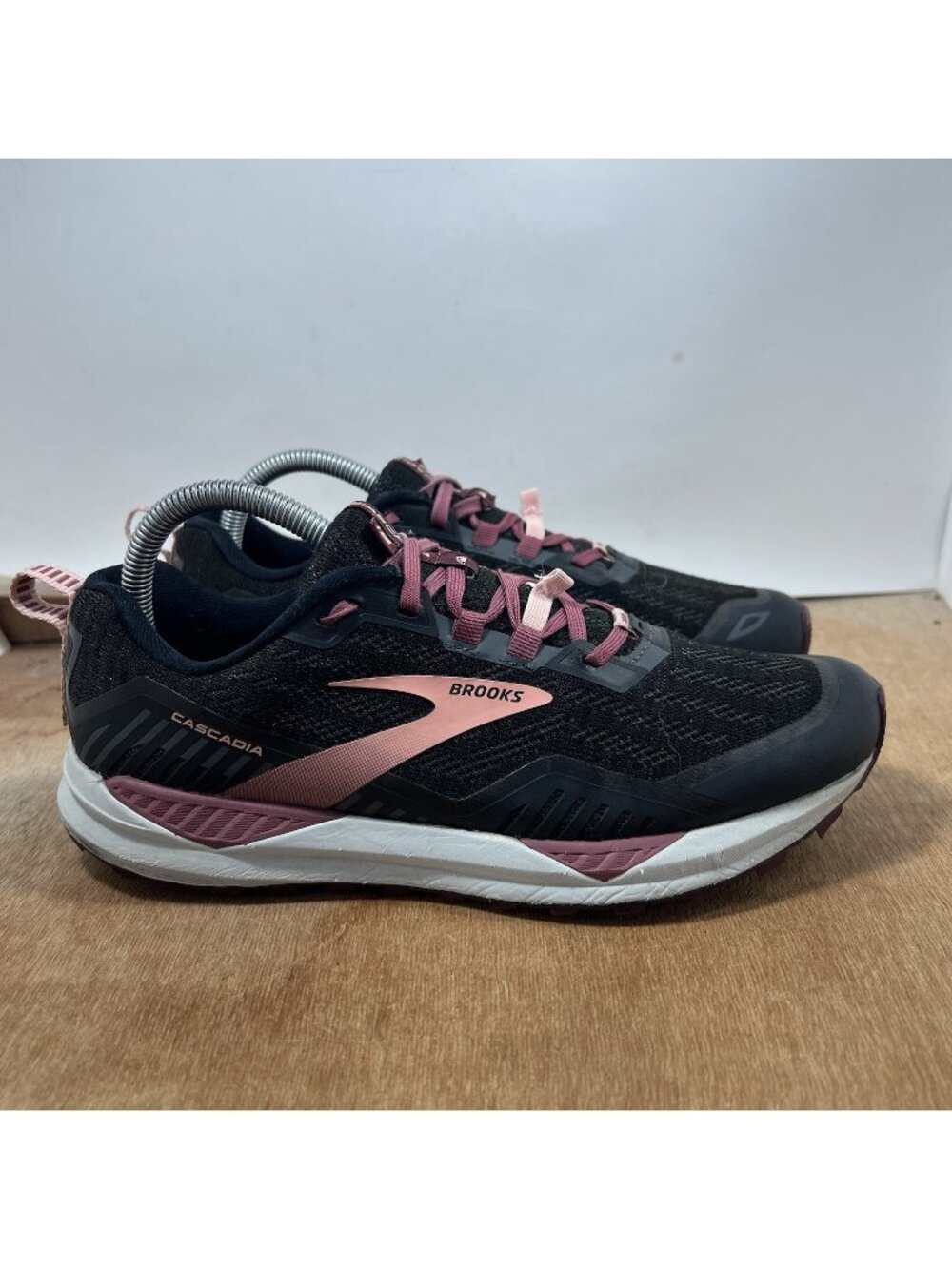 Brooks Cascadia 15 Women Size 8.5 D Wide Trail Running Shoes Sneakers